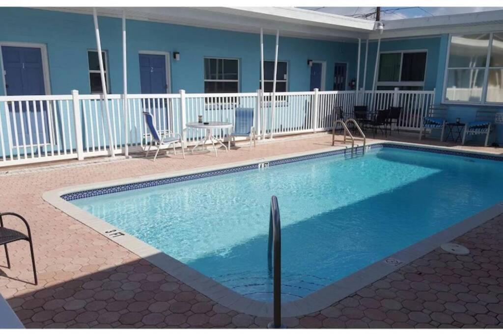 Wave Resort, Studio A2, Beach Steps Away!Pool+Wifi St. Pete Beach Exterior photo